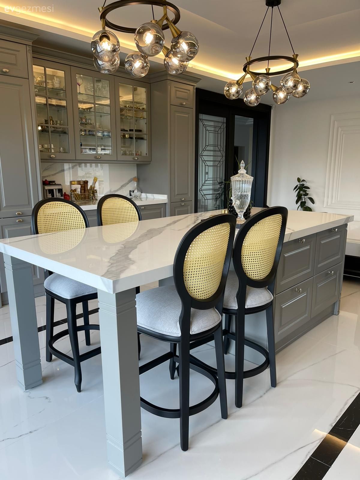 Sitemizde Yayınlanan Evlerden  40+ Mutfak Masası Örneği
