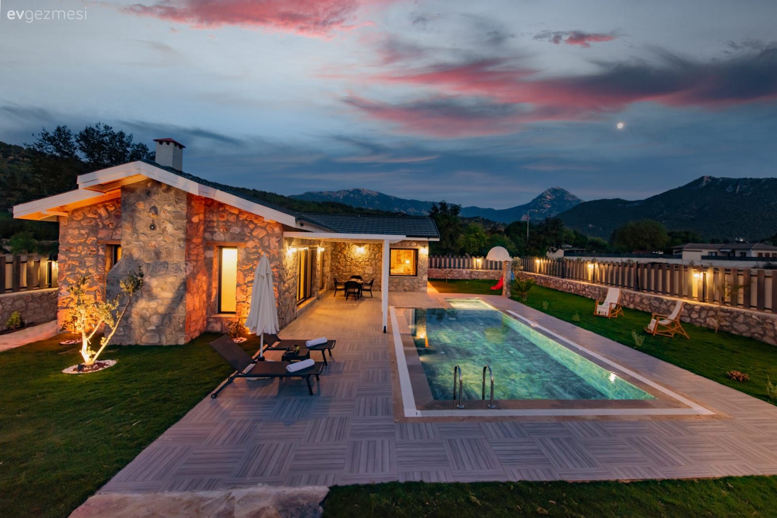 Taş ev, Dubleks evler, Villa, Havuz, Dış cephe, Bahçe