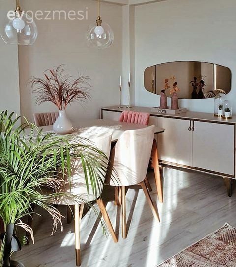 Yemek Odası, Modern, Krem, Pembe, Yemek masası, Sandalye, Vazo, Ev Aksesuar, Çiçekler, Yemek odası avizesi, Ev bitkisi, Saksı, Konsol, Konsol üzeri dekoratif objeleri, Şamdan, Dekoratif ayna, Ayna
