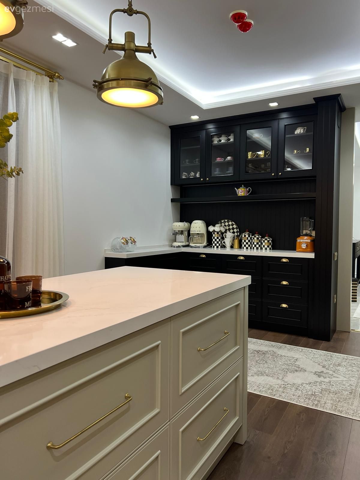 Siyah, Kahve köşesi, Led aydınlatma, Aydınlatma, Bej, Krem, Beyaz, Ada mutfak, Mutfak, Sarkıt, Mutfak Avize Modelleri, Mutfak aksesuarları