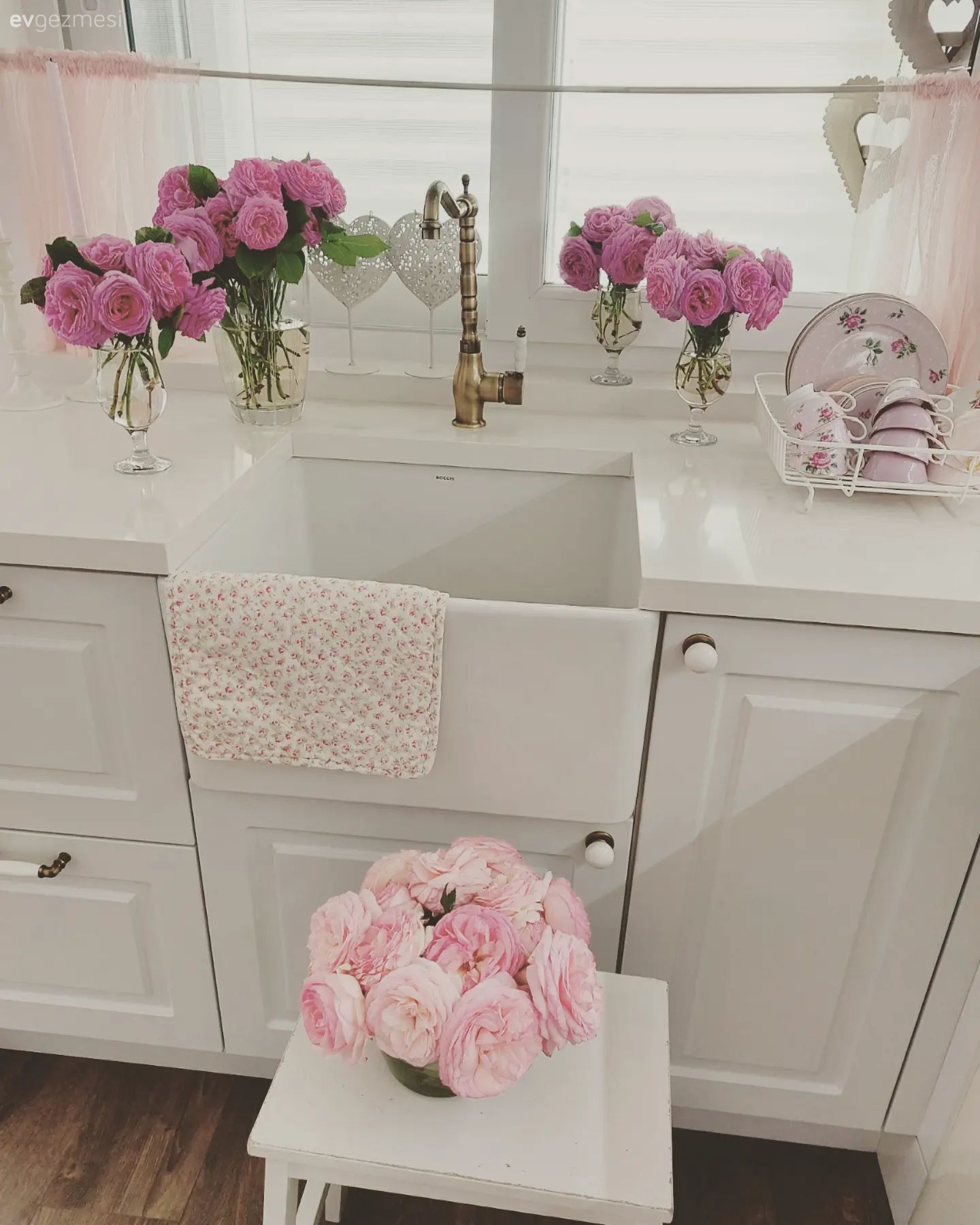 Ev Gezmesi: Buram Buram Country Kokan Bir İzmir Evi