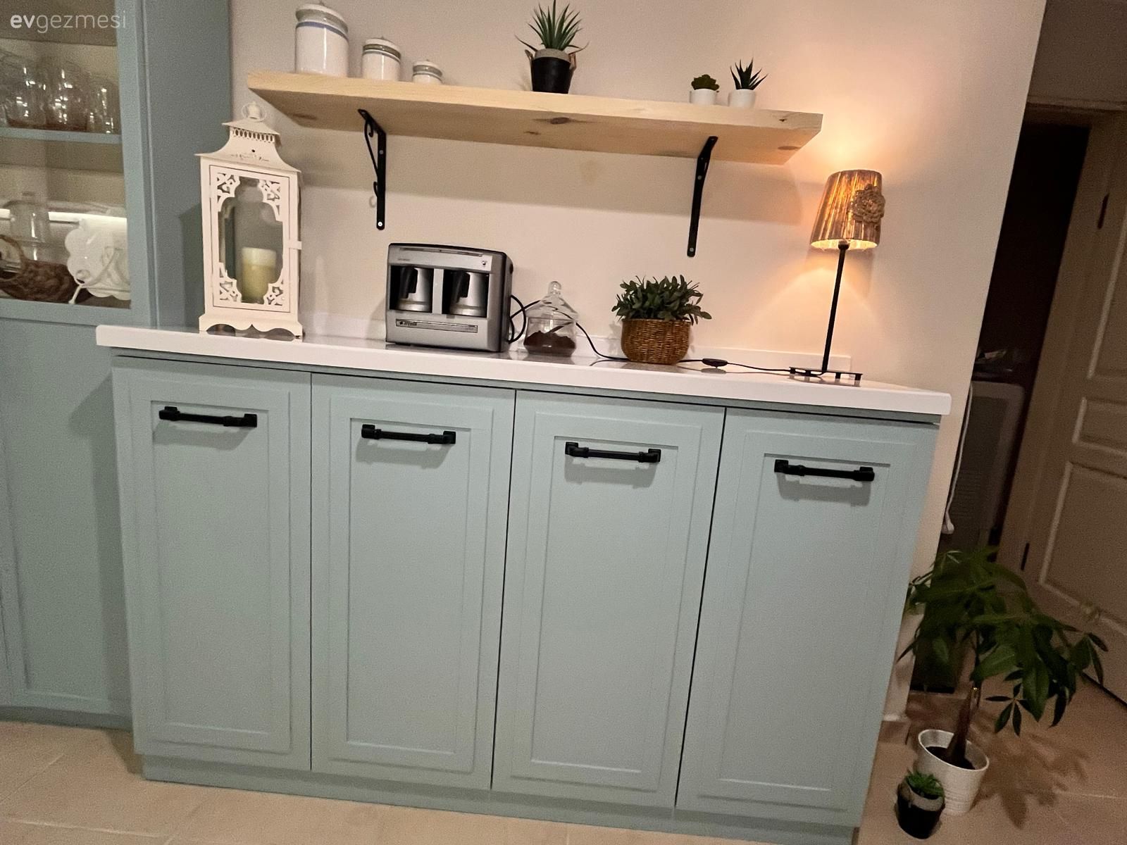 Kahve köşesi, Beyaz, Mavi, Mutfak rafı, Mutfak, Mutfak aksesuarları, Shaker kapaklı dolaplar