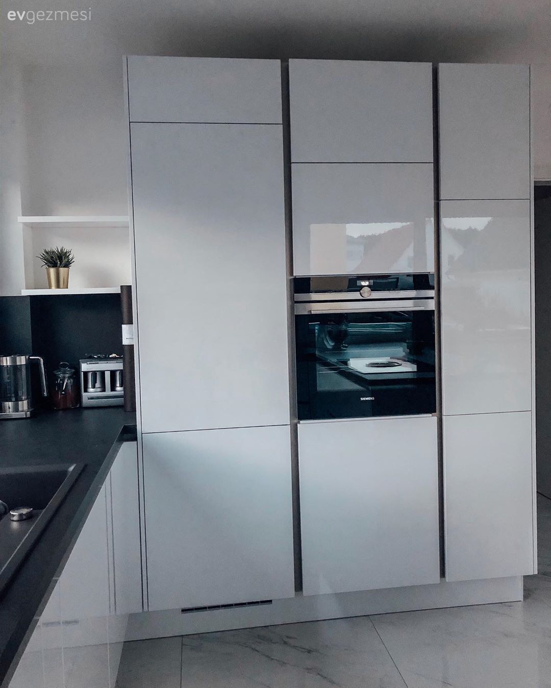 Amerikan Mutfak, Mutfak, Beyaz, Siyah, Mutfak tezgahı, Mutfak tezgah arası, Siyah tezgah, Modern mutfak, Ankastre