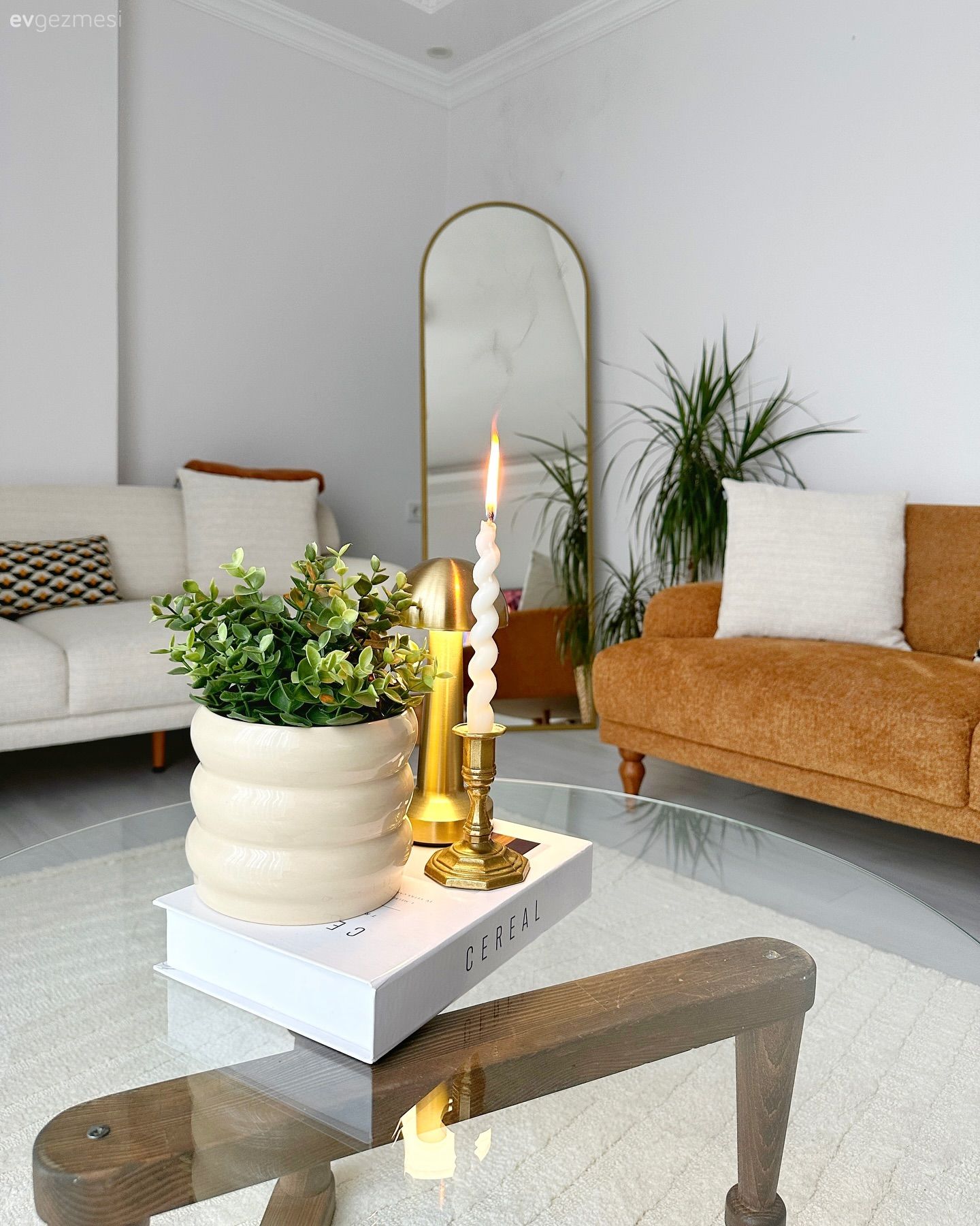 Turuncu Koltuğun Enerjisi Bu Eve Pek İyi Gelmiş