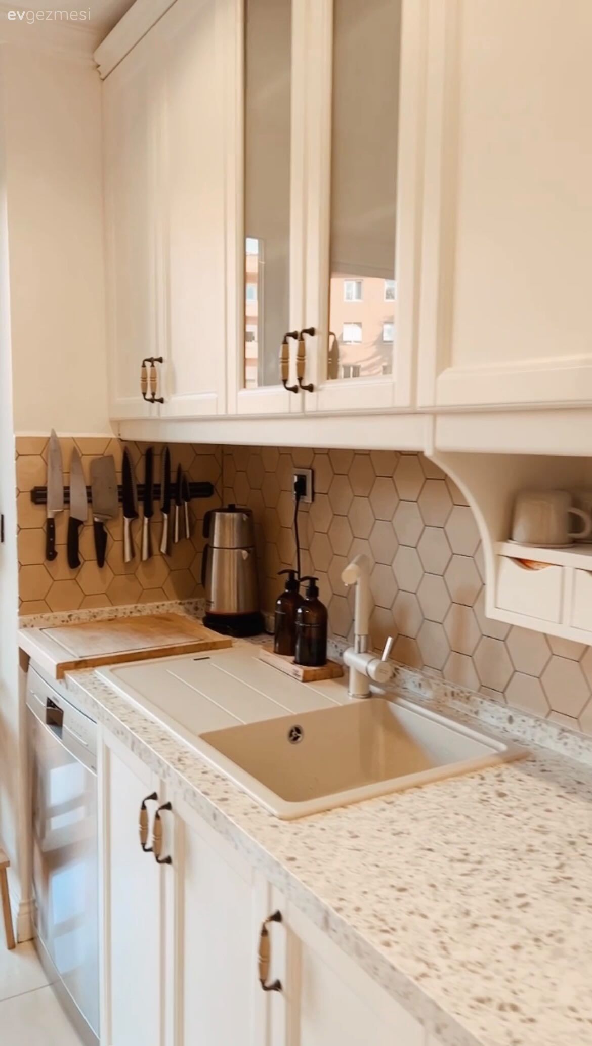 Mutfak, Beyaz, Mutfak tezgahı, Mutfak tezgah arası, Tezgah arası seramik, Mutfak aksesuarları