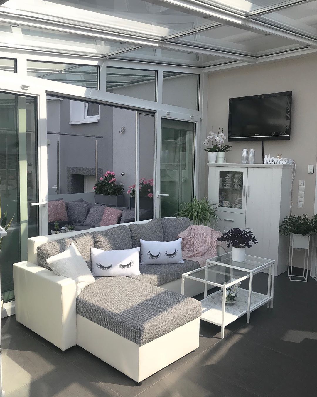 Bu Evin Dış Dekoru İçerisiyle Yarış Halinde