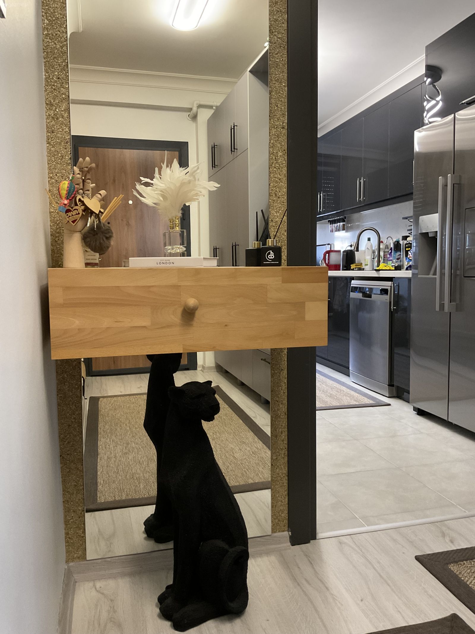 İstanbul'daki İki Katlı Bu Evde Duvarlar Odak Noktası!