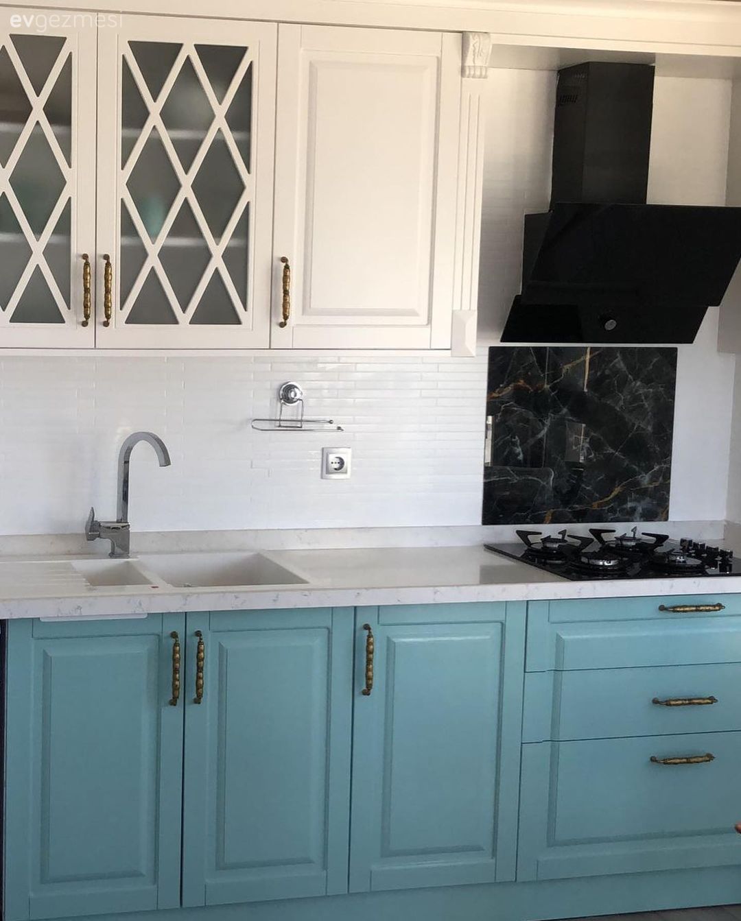 Öncesi&Sonrası: Mavinin Enerjisi Bu Mutfağa Çok Yakışmış!