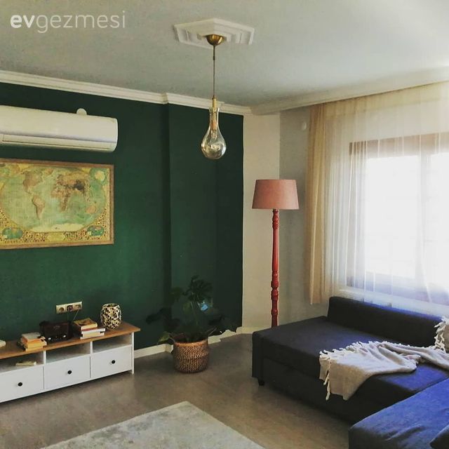 Oturma Odası, Gri, Antrasit  , Yeşil duvar, Avize, Aydınlatma, Lambader, Pembe, Tv ünitesi, Tv ünitesi aksesuarları, Ev Aksesuar, Saksı, Tül perde, Perde, Dekoratif Objeler, Duvar panosu, Duvar dekorasyonu