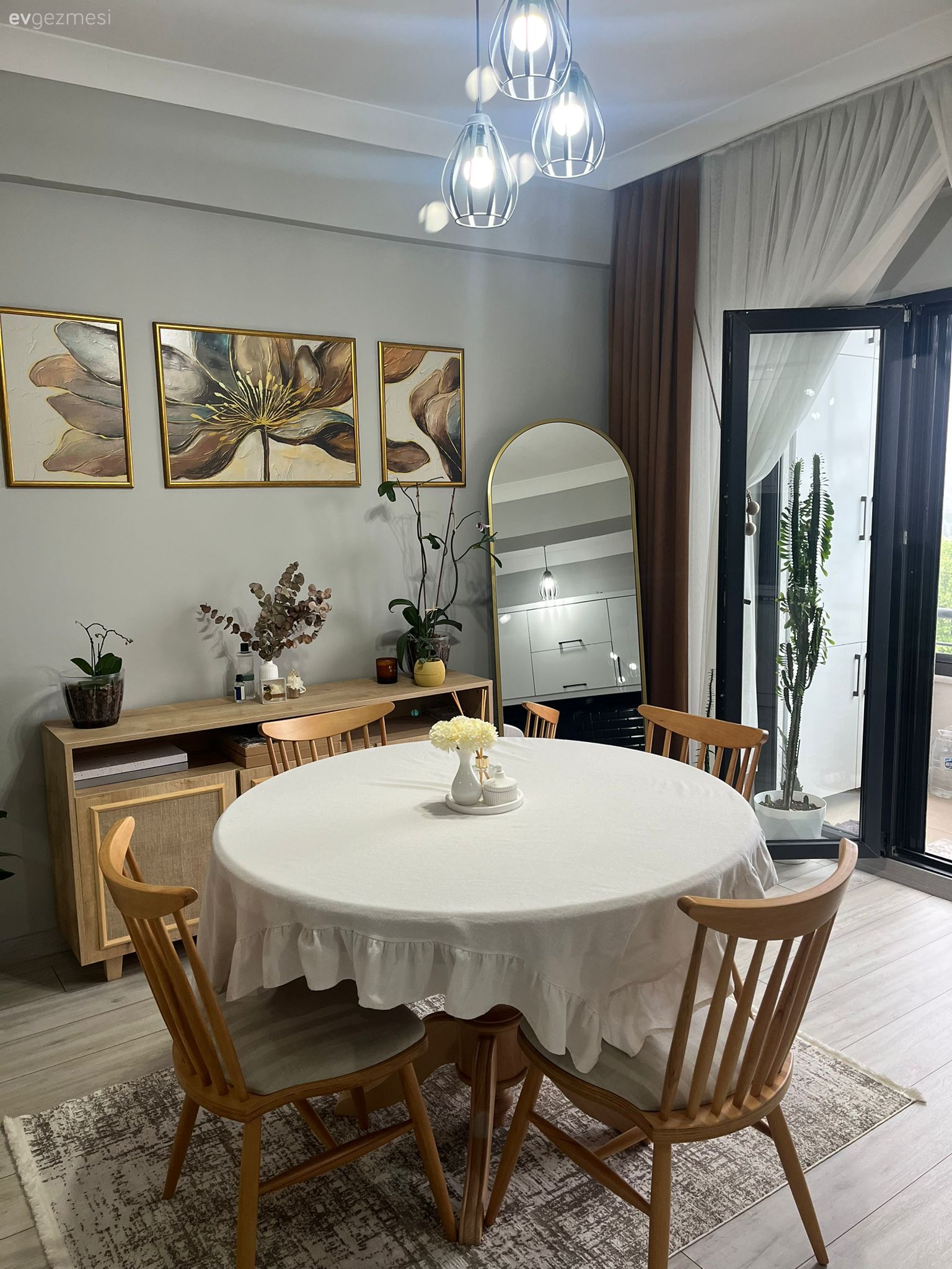 Bu Sakarya Evinde Tüm Dekorun Sıcaklık Kaynağı Yemek Alanı!