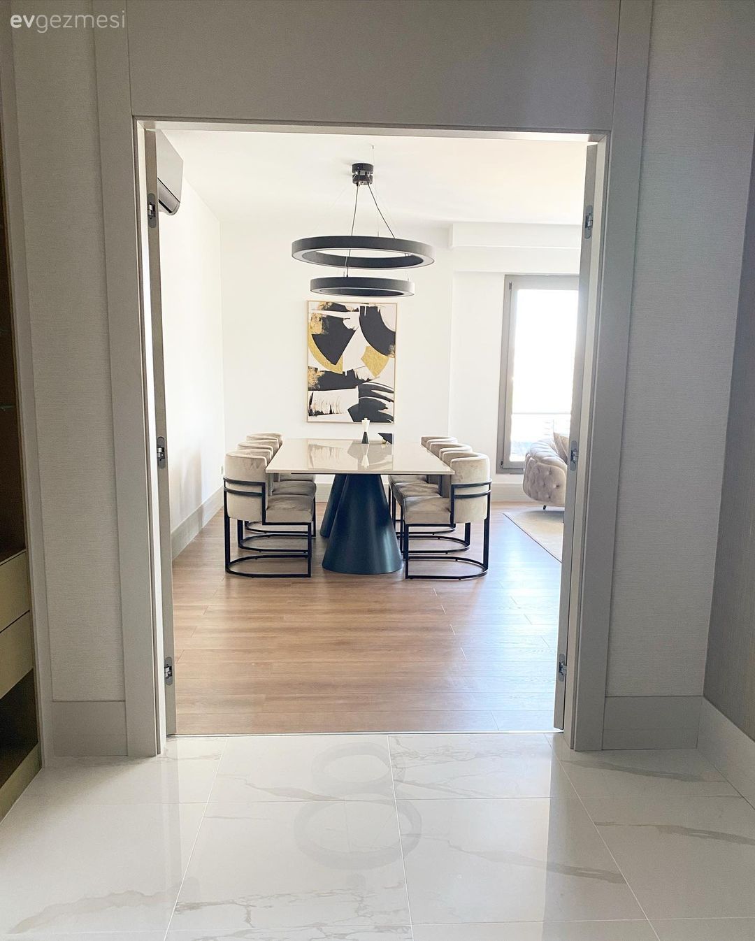 Yemek Odası, Krem, Beyaz, Bej, Siyah, Yemek masası, Sandalye, Koltuk takımı, Tablo, Duvar dekorasyonu, Yemek odası avizesi