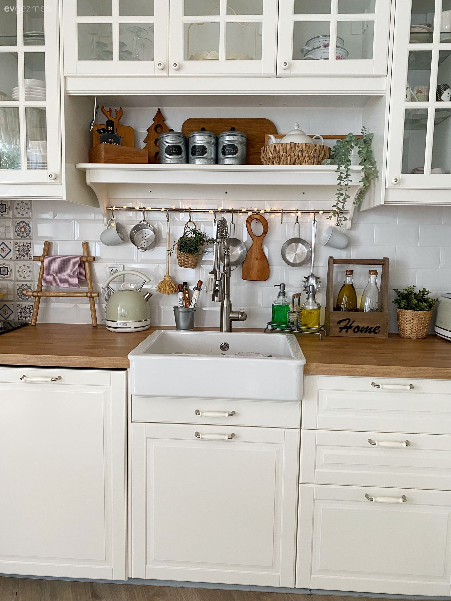 Mutfak, Country mutfak, Ahşap mutfak tezgahı, Mutfak tezgahı, Beyaz, Krem, Bej, Eviye , Mutfak tezgah arası, Tezgah arası seramik, Mutfak aksesuarları, Shaker kapaklı dolaplar