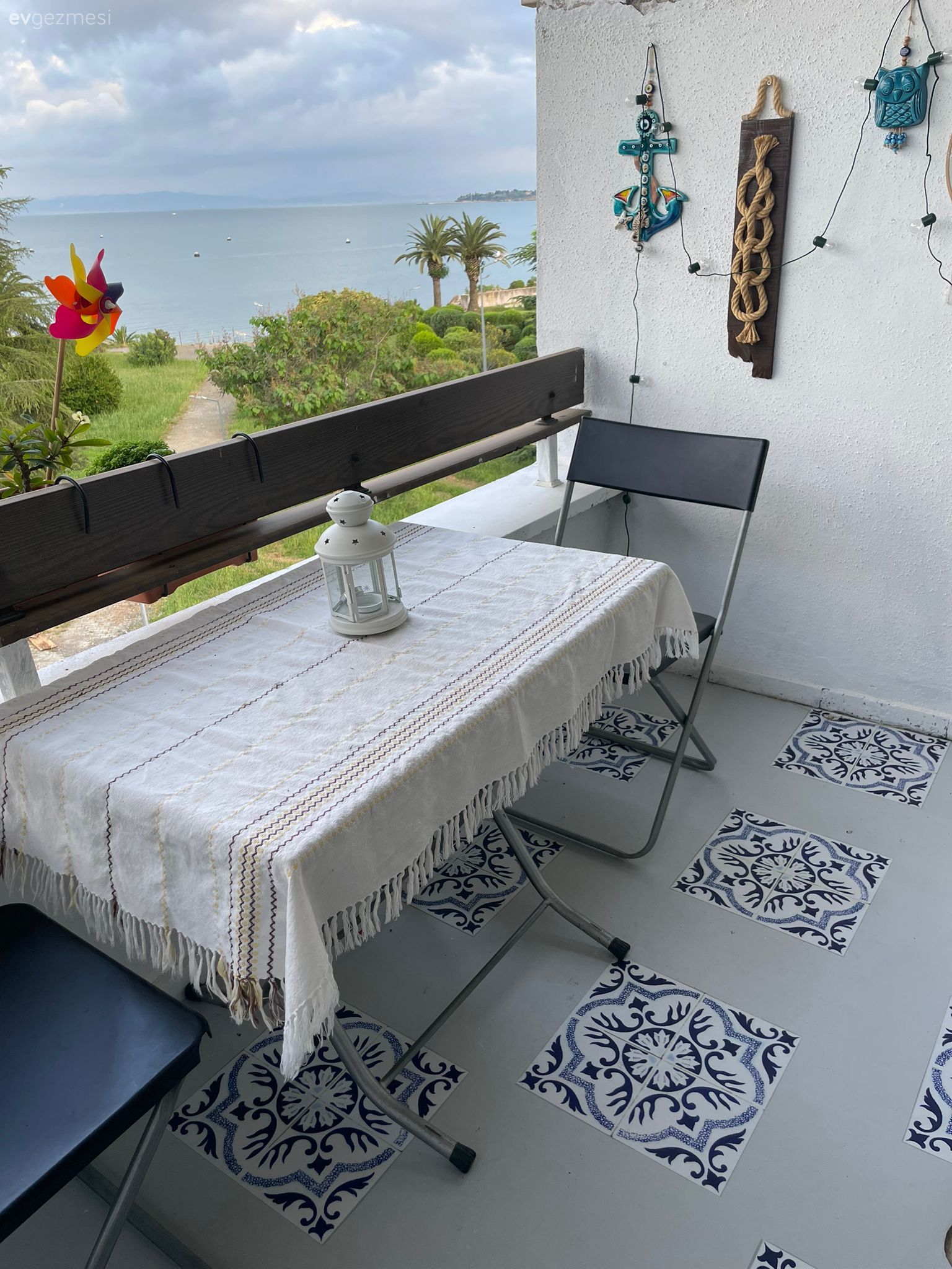 Balkon, Balkon duvar dekorasyonu, Balkon zemini