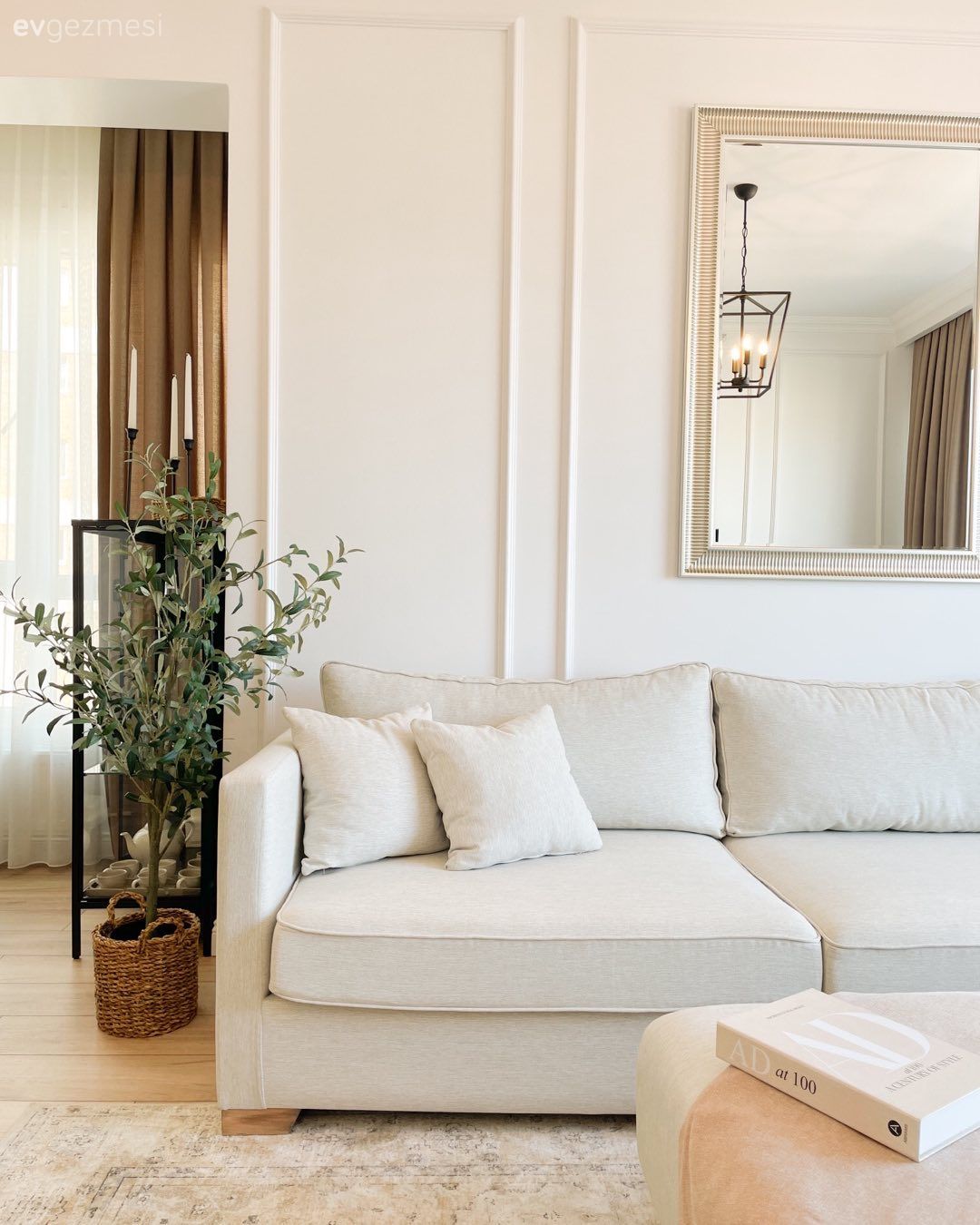 Boy aynası, Ayna, Beyaz, Krem, Duvar çıtalama, Koltuk takımı, Köşe koltuk, Ev bitkisi, Kırlent, Ev tekstili, Halı, Salon halısı, Avize, Aydınlatma