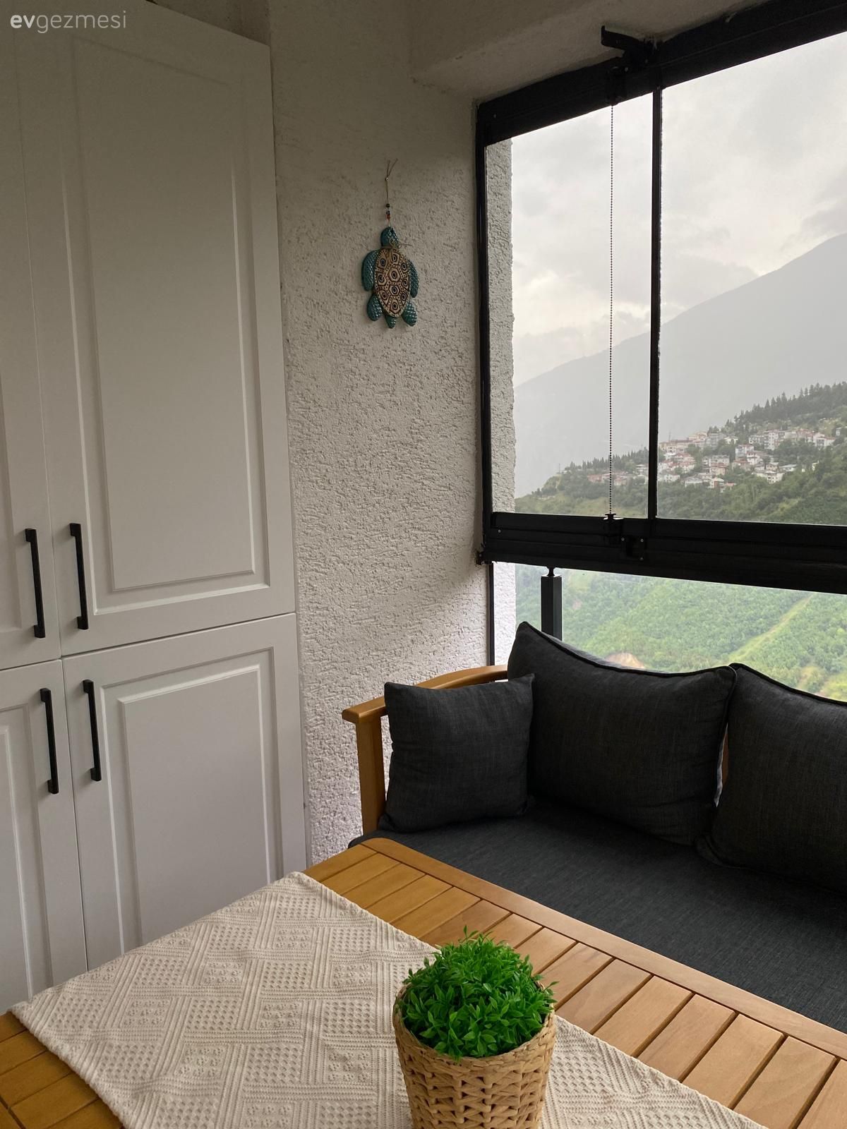Balkon, İskandinav, Balkon masası, Balkon oturma grubu, Ahşap Mobilya, Hasır avize, Kapalı balkon