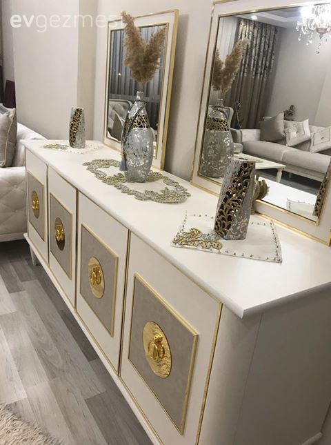 Konsol, Konsol üzeri dekoratif objeleri, Beyaz, Altın, Ayna, Vazo, Ev Aksesuar, Pampas otu, Dekoratif Objeler