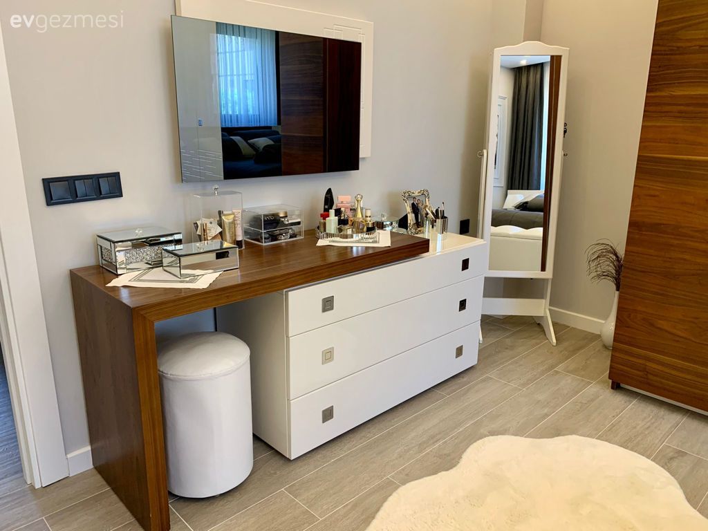 Makyaj masası, Yatak Odası, Beyaz, Puf, Şifonyer, Boy aynası, Ayna, Post halı, Halı