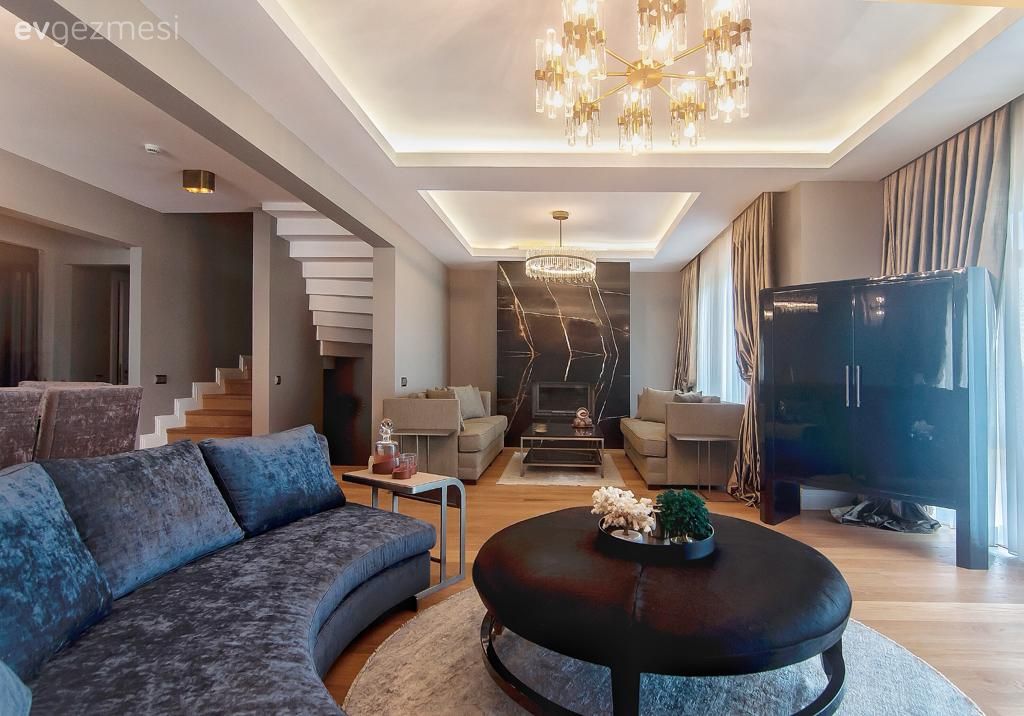Bu 450 M2'lik Lüks Evde Işıltıya da Yer Var Doğallığa da!