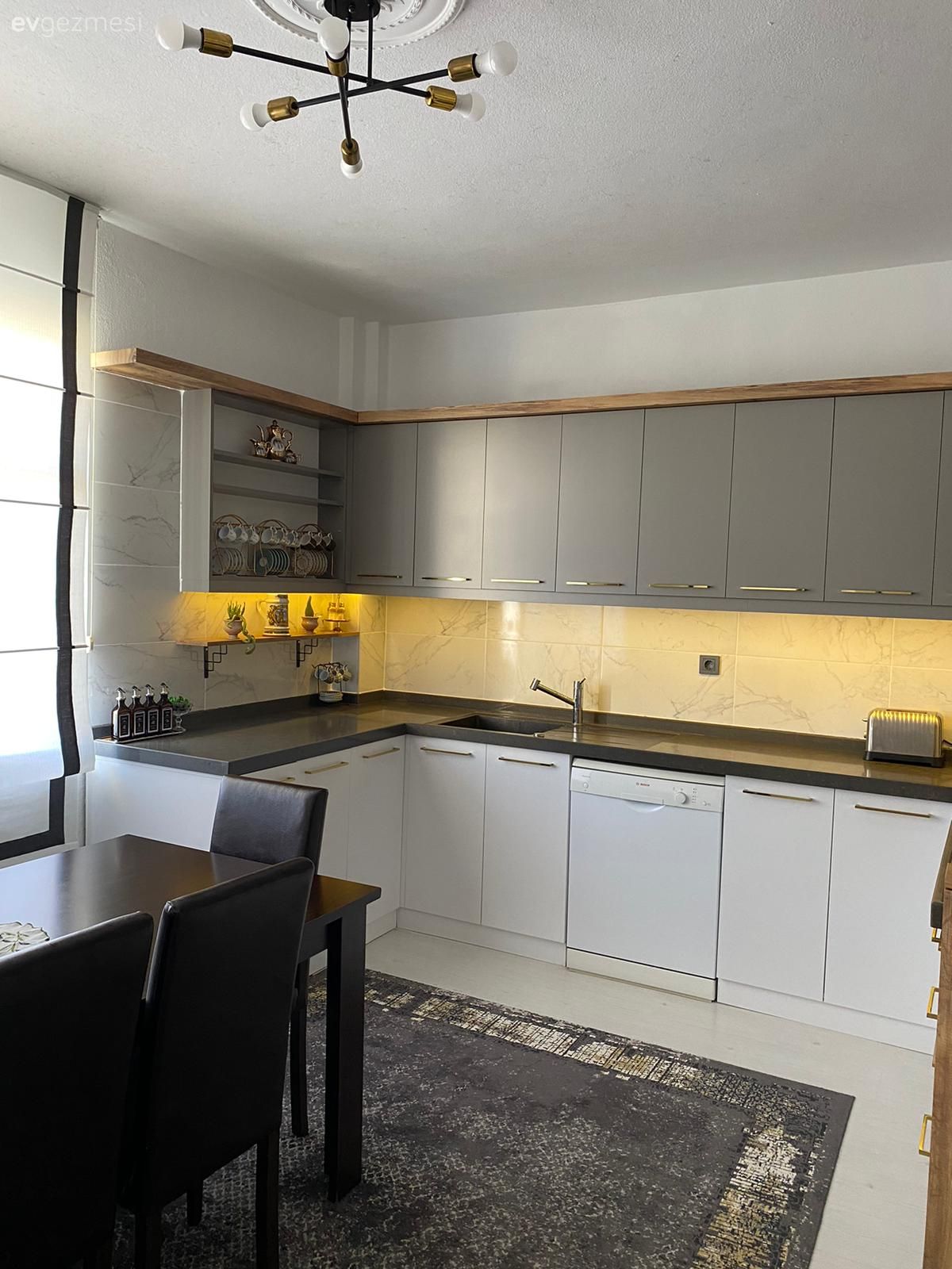Mutfak, Modern, Beyaz, Siyah, Gri, Mutfak tezgahı, Mutfak tezgah arası, Kulpsuz mutfak dolabı, Halı, Avize, Aydınlatma, Ahşap Mobilya, Mutfak halısı, Mutfak aksesuarları