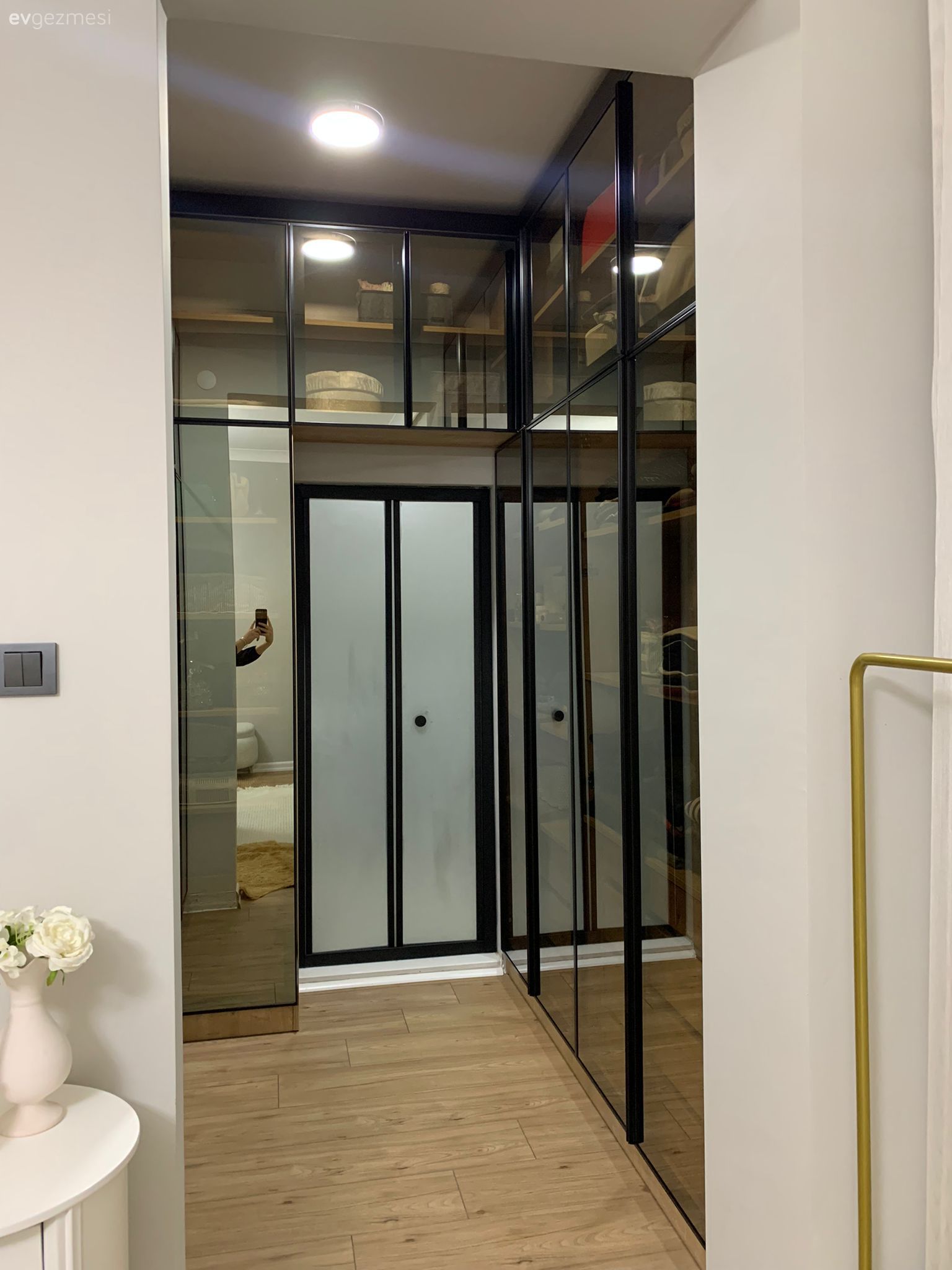 Giyinme odası, Siyah, Cam kapı, Kapı 