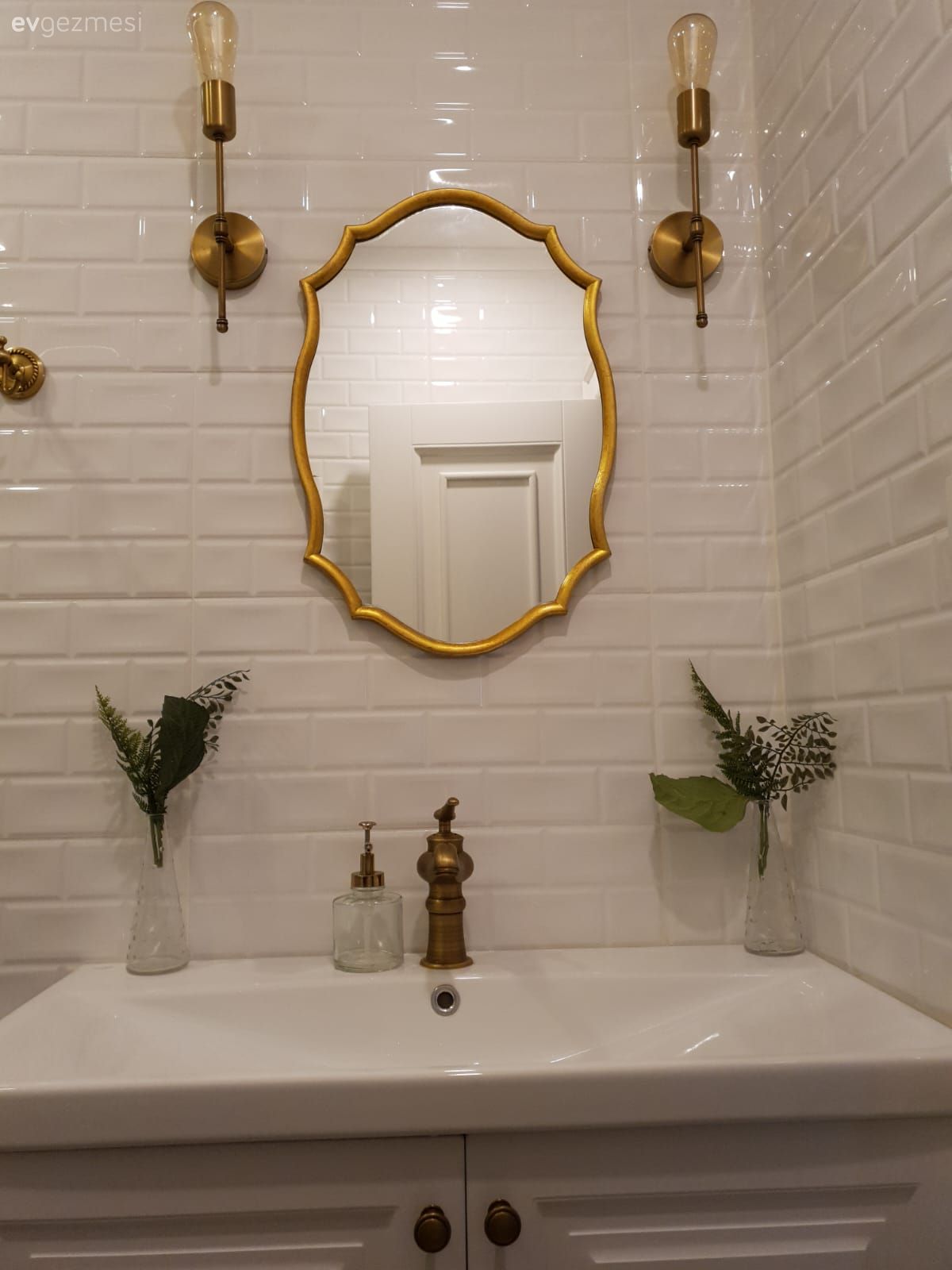 Banyo aynası, Banyo, Beyaz, Altın, Aplik, Aydınlatma, Banyo seramikleri, Banyo dolabı
