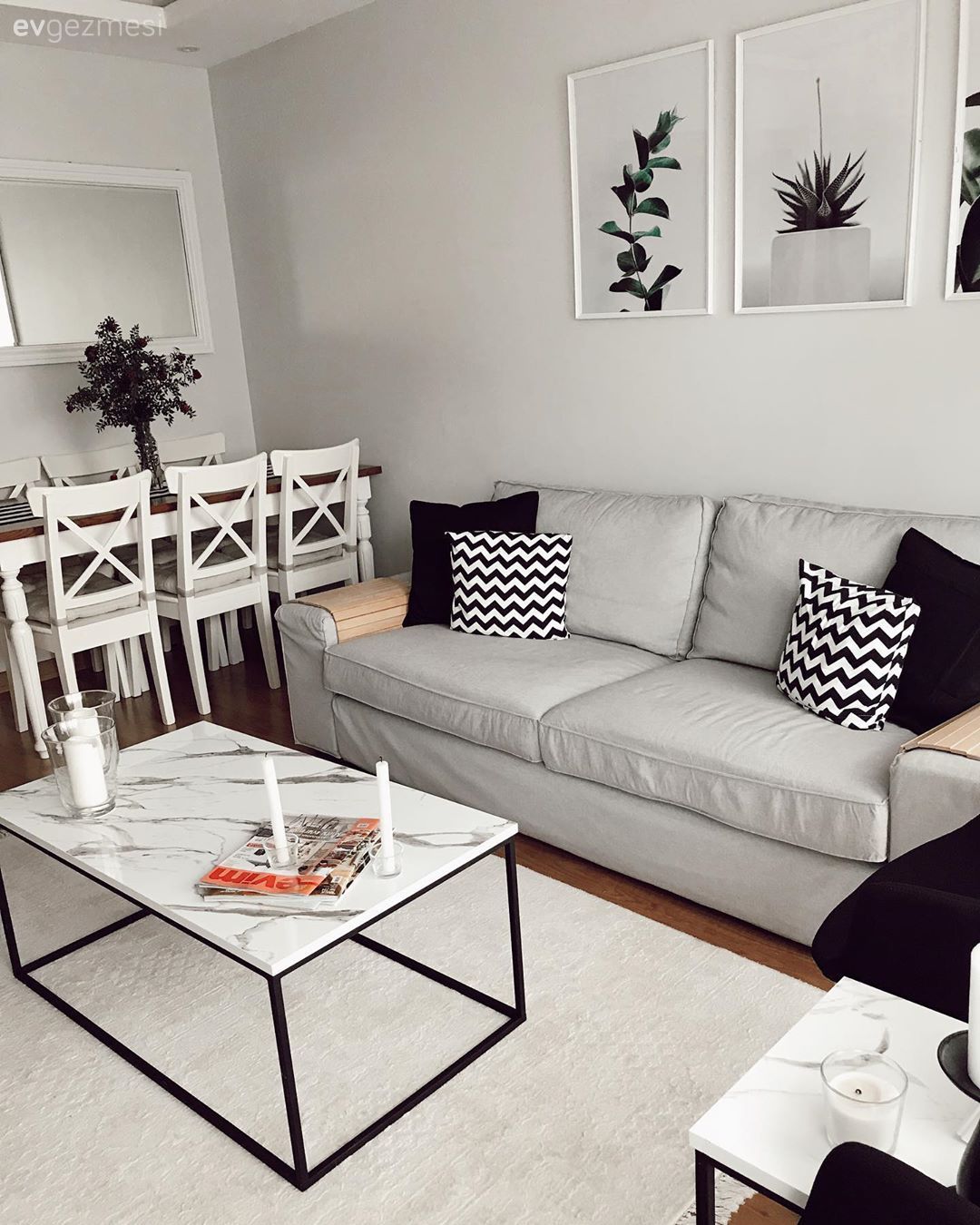 Salon, Modern, Gri, Beyaz, Siyah, Koltuk takımı, Geometrik desen, Desenler, Kırlent, Ev tekstili, Tablo, Duvar dekorasyonu, Halı, Salon halısı, Orta sehpa, Sehpa, Metal ayaklı sehpa, Yemek masası, Sandalye, Ayna, Ev bitkisi, İskandinav
