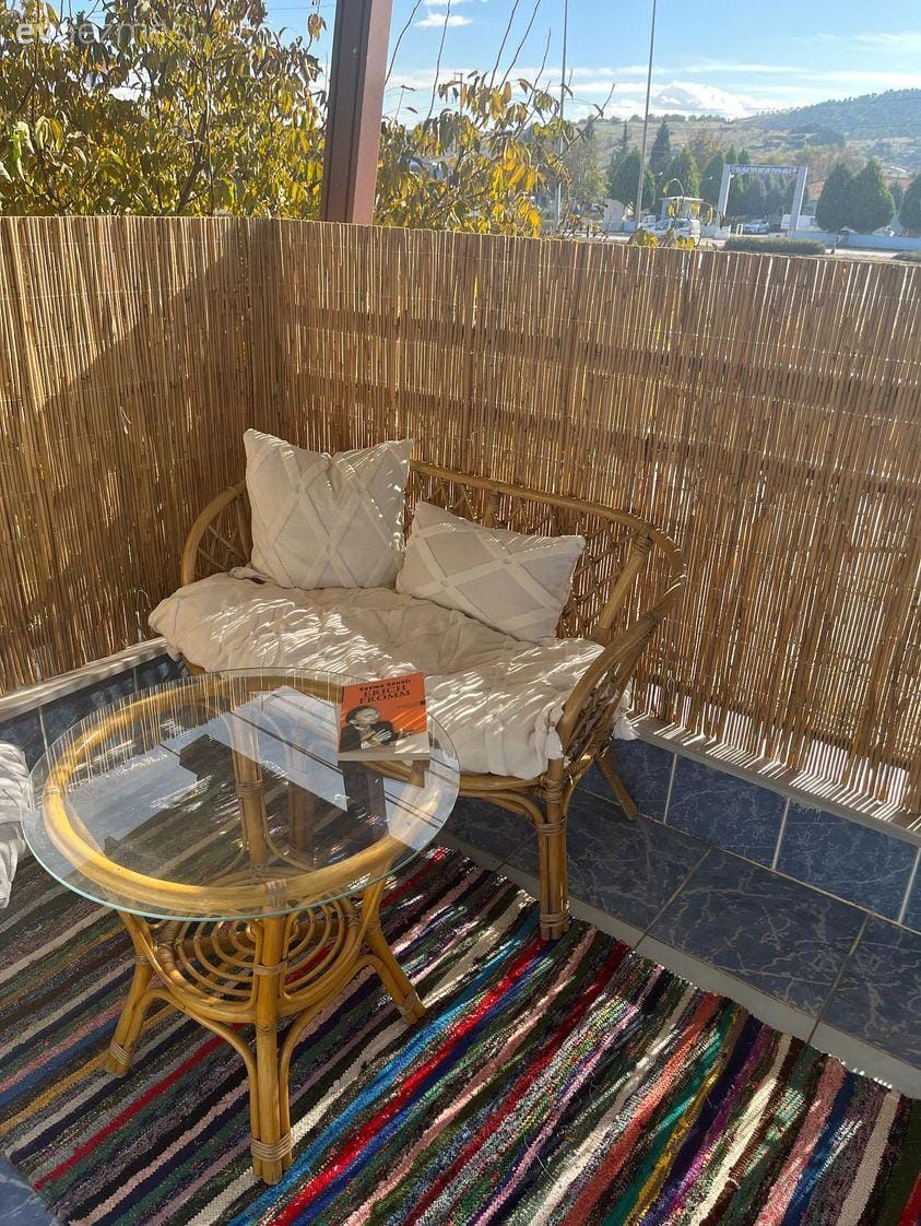 Balkon, Bohem Dekorasyon, Beyaz, Hasır sandalye, Balkon masası, Bambu çit, Balkon halısı, Kilim, Halı