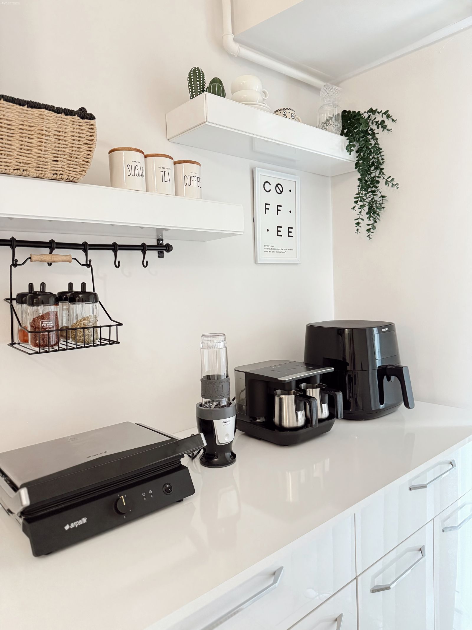 Kahve köşesi, Beyaz, Mutfak rafı, Mutfak, Mutfak aksesuarları
