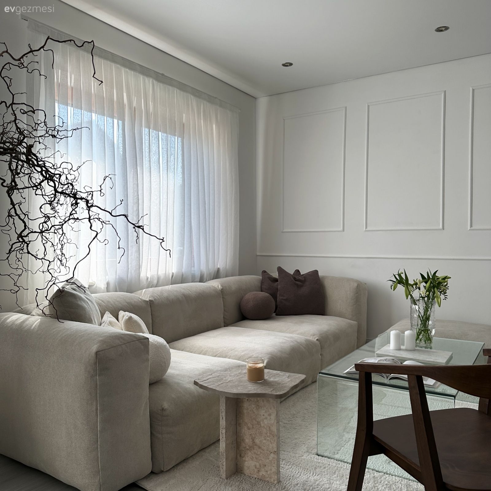 Büyük Boyutlu Objeler Bu Evin Karakterini Ortaya Çıkarmış