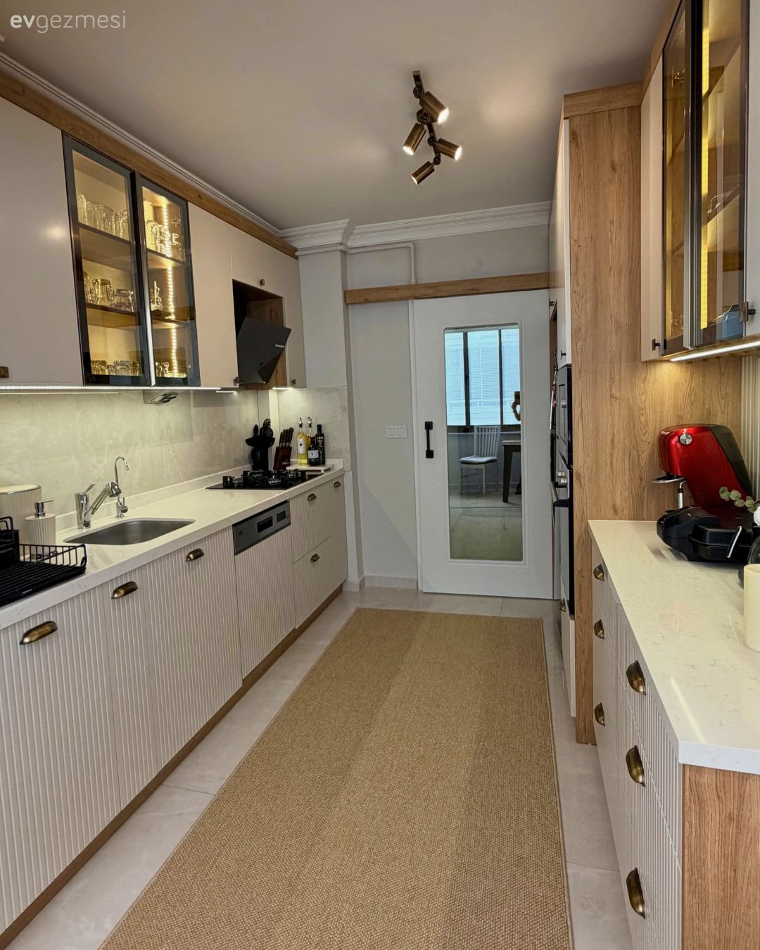 Balkonla Birleşen Bu Mutfakta Yeni  Görüntü Daha İşlevsel