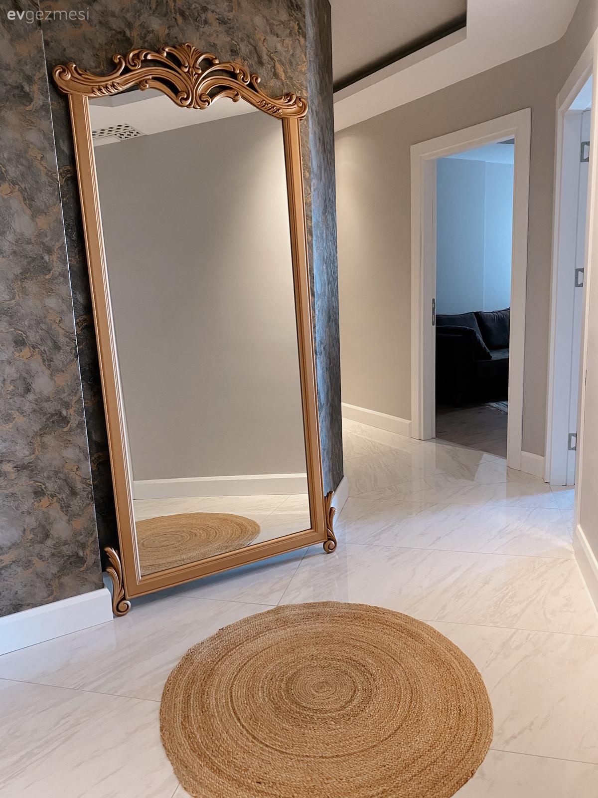 Antre, Beyaz, Jüt halı, Halı, Yuvarlak halı, Boy aynası, Ayna, Gri, Gri duvar