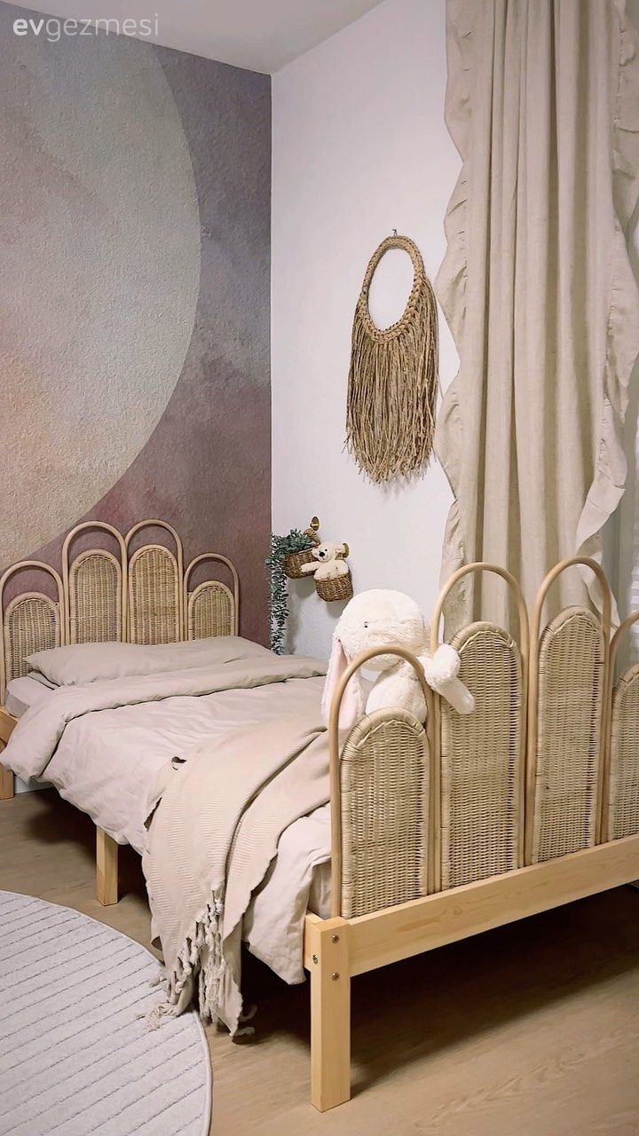 Beyaz ve Siyahı Seven Bu Evde Keskin Hatlara da Yer Var Kıvrımlara da!