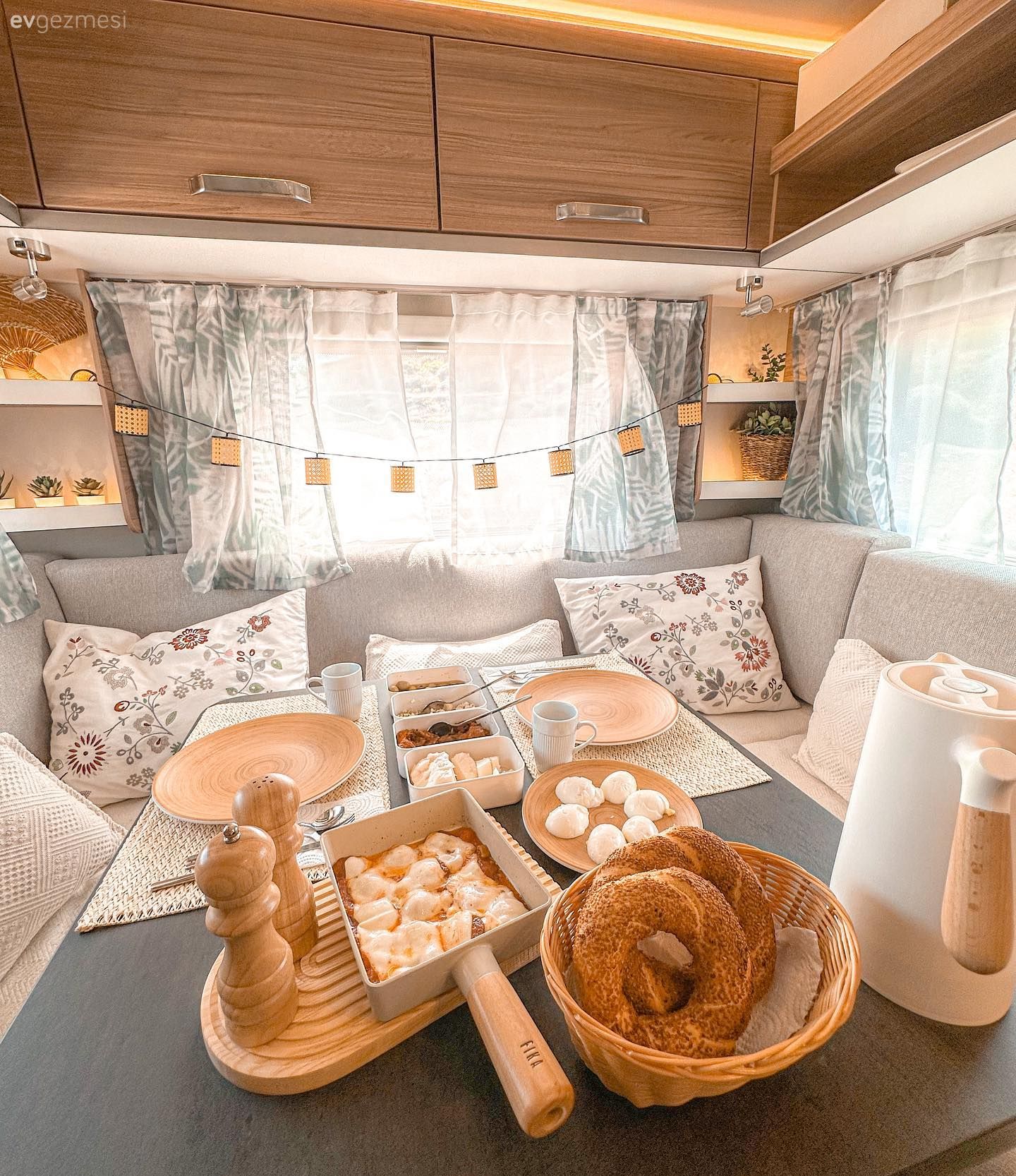 Üç Kişilik Ailenin Huzur Yuvası: İşlevselliğiyle Dikkat Çeken Bir Karavan!