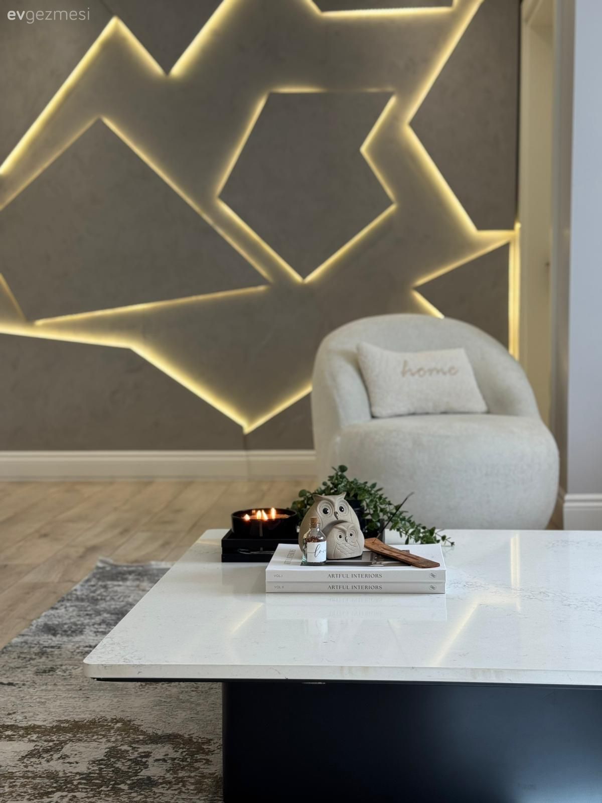 Duvar dekorasyonu, Beyaz, Bej, Siyah, Orta sehpa, Sehpa, Halı, Salon halısı, Kırlent, Ev tekstili, Berjer