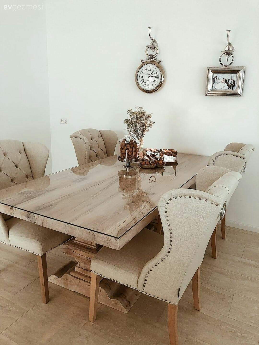 Ev Gezmesi: Konforun Modern ve Rustik Detaylarla Buluşması