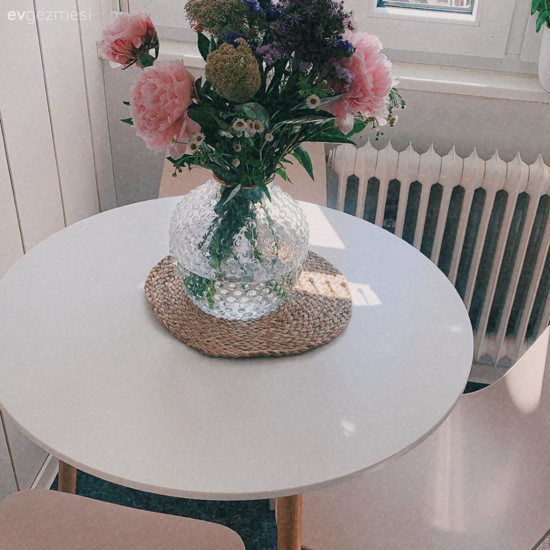 Beyaz, Mutfak masası, Sandalye, Mutfak, Vazo, Ev Aksesuar, Çiçekler