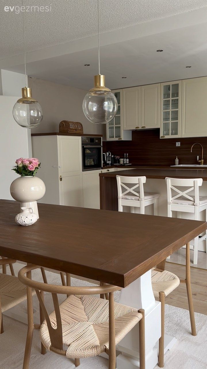 Mutfak, Modern, Beyaz, Beyaz ve ahşap mutfak, İskandinav, Mutfak tezgahı, Mutfak tezgah arası, Tezgah arası seramik, Ahşap mutfak tezgahı, Shaker kapaklı dolaplar, Ankastre, Sandalye, Yemek masası, Mutfak masası, Mutfak aksesuarları, Mutfak Avize Modelleri, Dekoratif Objeler, Amerikan Mutfak, Ada mutfak, Bar masa & sandalyeleri