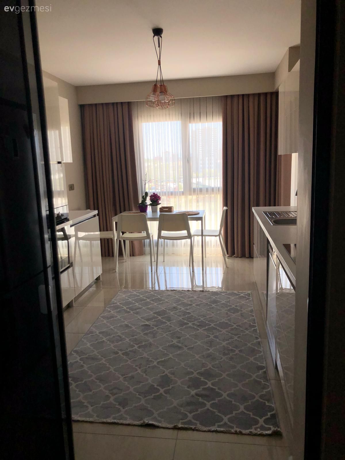 Mutfak masası, Sandalye, Beyaz, Gri, Vizon, Fon perde, Perde, Tül perde, Mutfak perdesi, Mutfak halısı, Mutfak