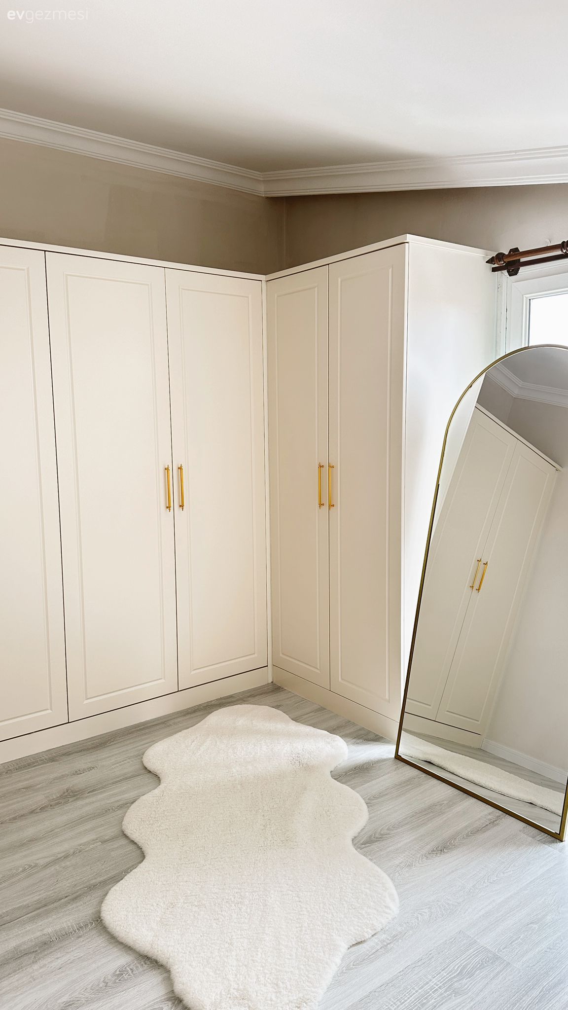 Size İlham Verecek 40+ Giyinme Odası Fikri ve Modeli