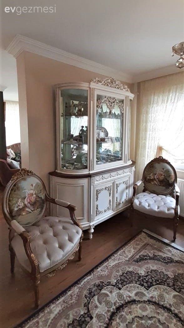 Salon, Klasik, Country, Krem, Kahverengi, Beyaz, Vitrin, Berjer, Tül perde, Perde, Kruvaze perde, Halı, Salon halısı, Dubleks evler