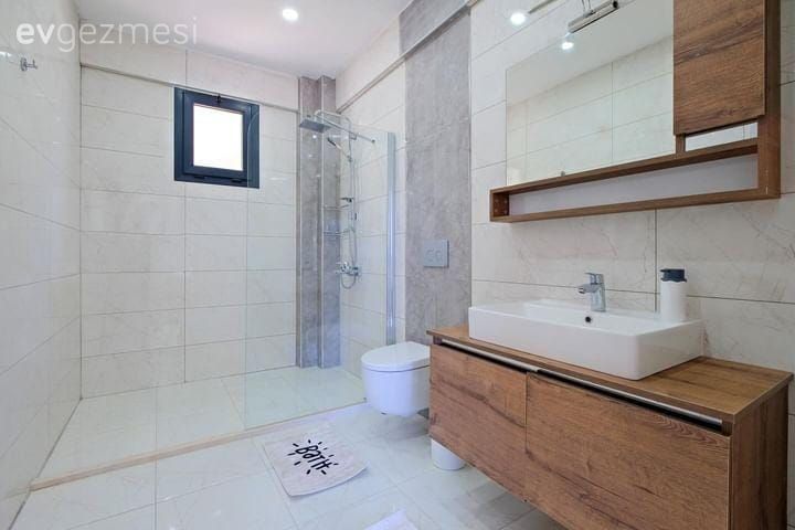 Fethiye'deki Bu Evin Bir Yanı Çam Ormanı Diğer Yanı Deniz!