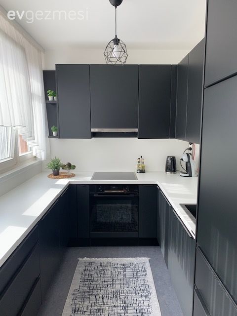 Bu Modern Evde Siyah Dekorun Göz Bebeği Olmuş