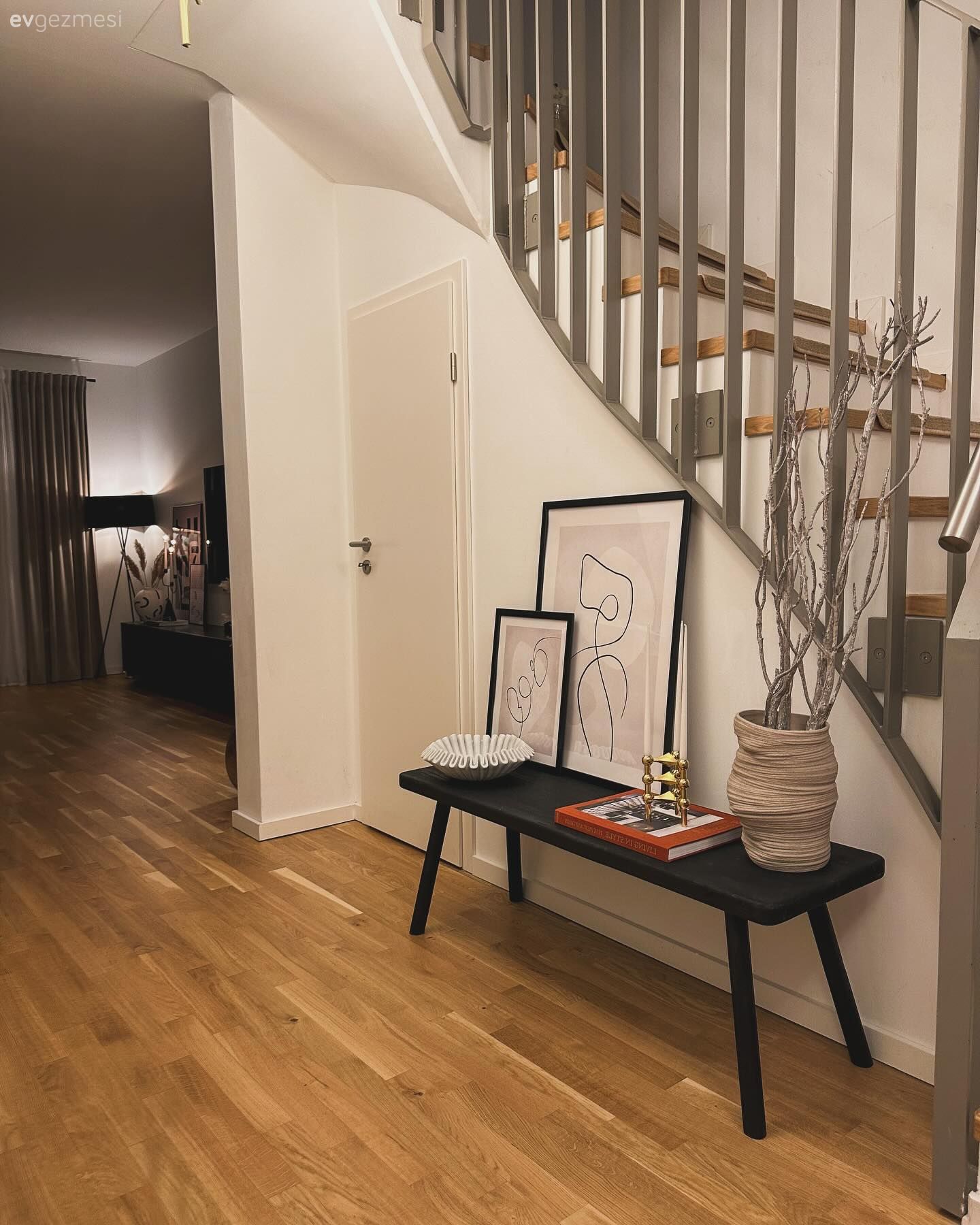 Geniş Salona Sahip Bu Evde Farklı Tarzlardan Esintiler Var!