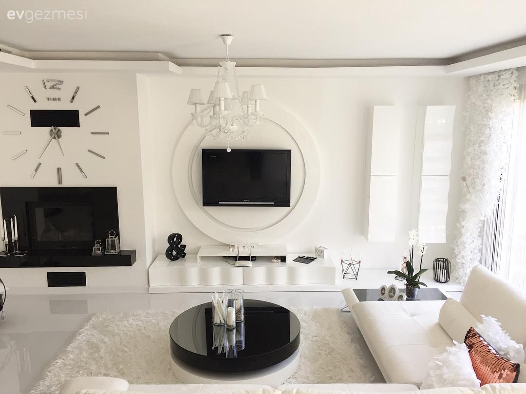 Salon, Modern, Beyaz, Bej, Siyah, Pudra pembe, Köşe koltuk, Koltuk takımı, Tv ünitesi, Tv ünitesi aksesuarları, Ev Aksesuar, Metal duvar saati, Orta sehpa, Sehpa, Sehpa üstü aksesuarı, Kırlent, Ev tekstili, Avize, Aydınlatma, Salon avizesi, Fon perde, Perde, Tül perde