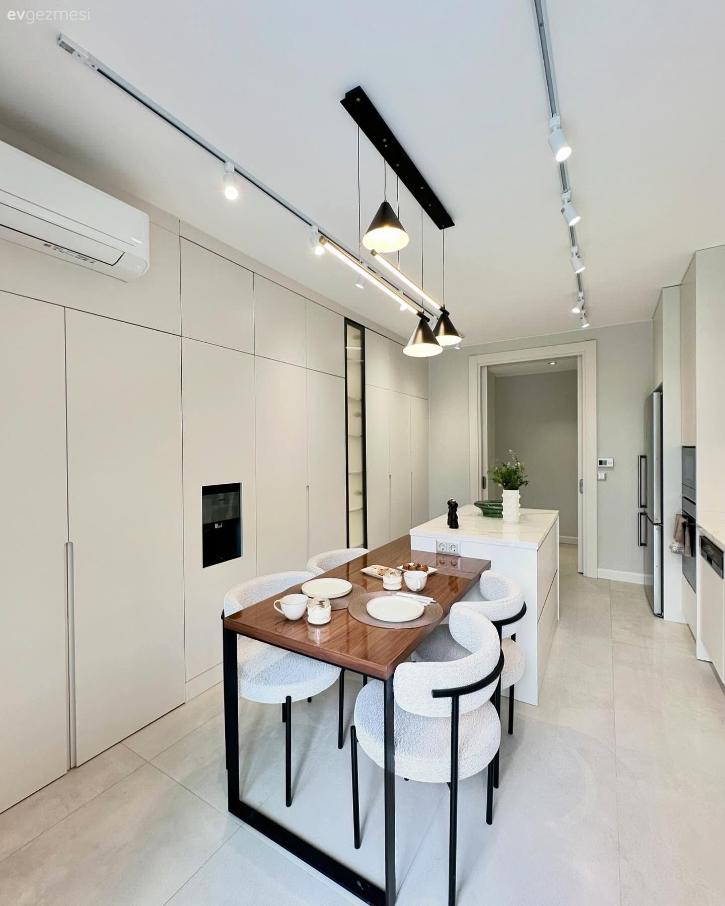 Modern Mutfak ve Banyo İsteyenlere İlham Olacak Bir Ev