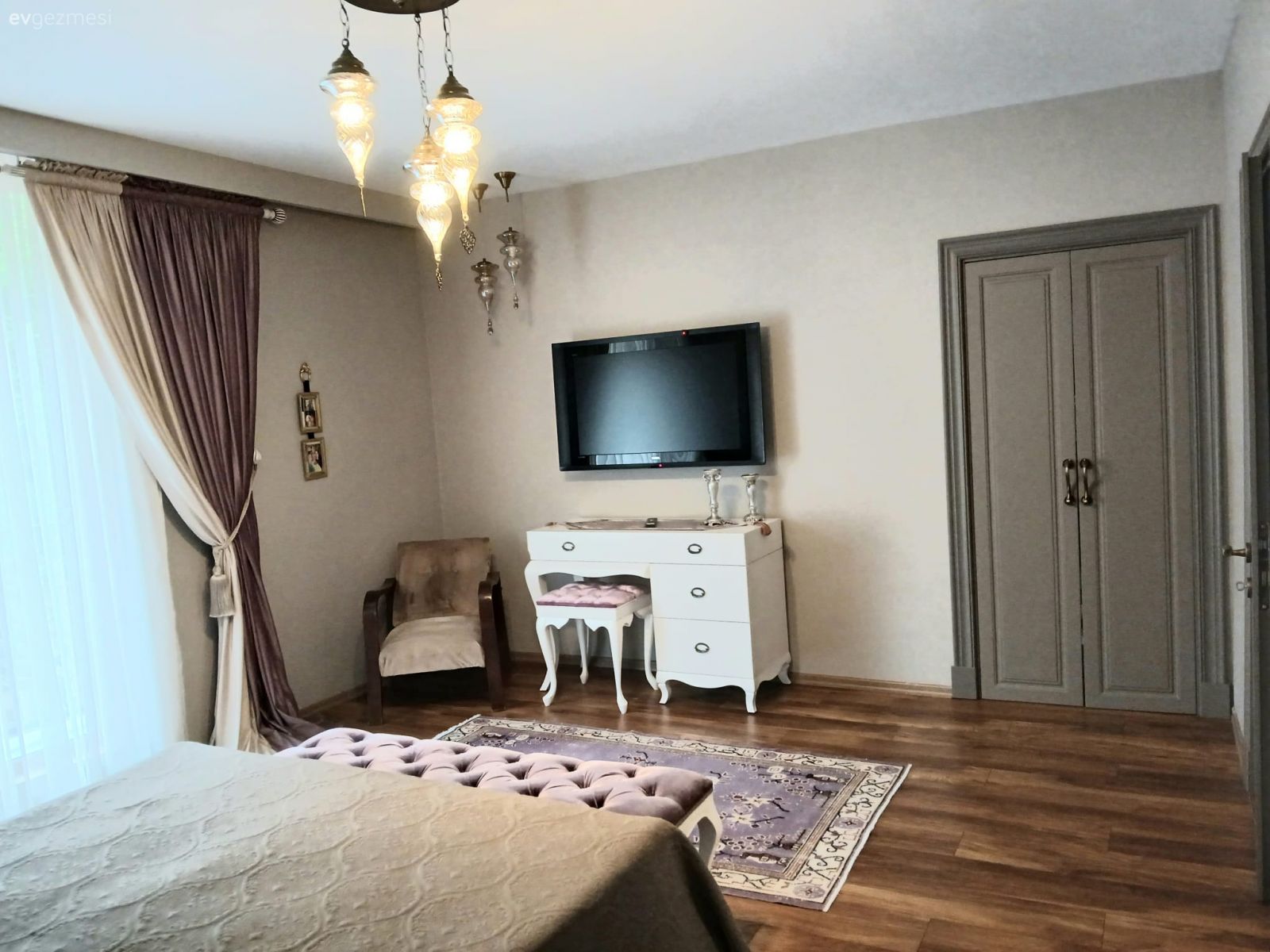 Ordu'daki Bu Evde Kırmızının Cazibesi Açık Mutfağa Yansımış