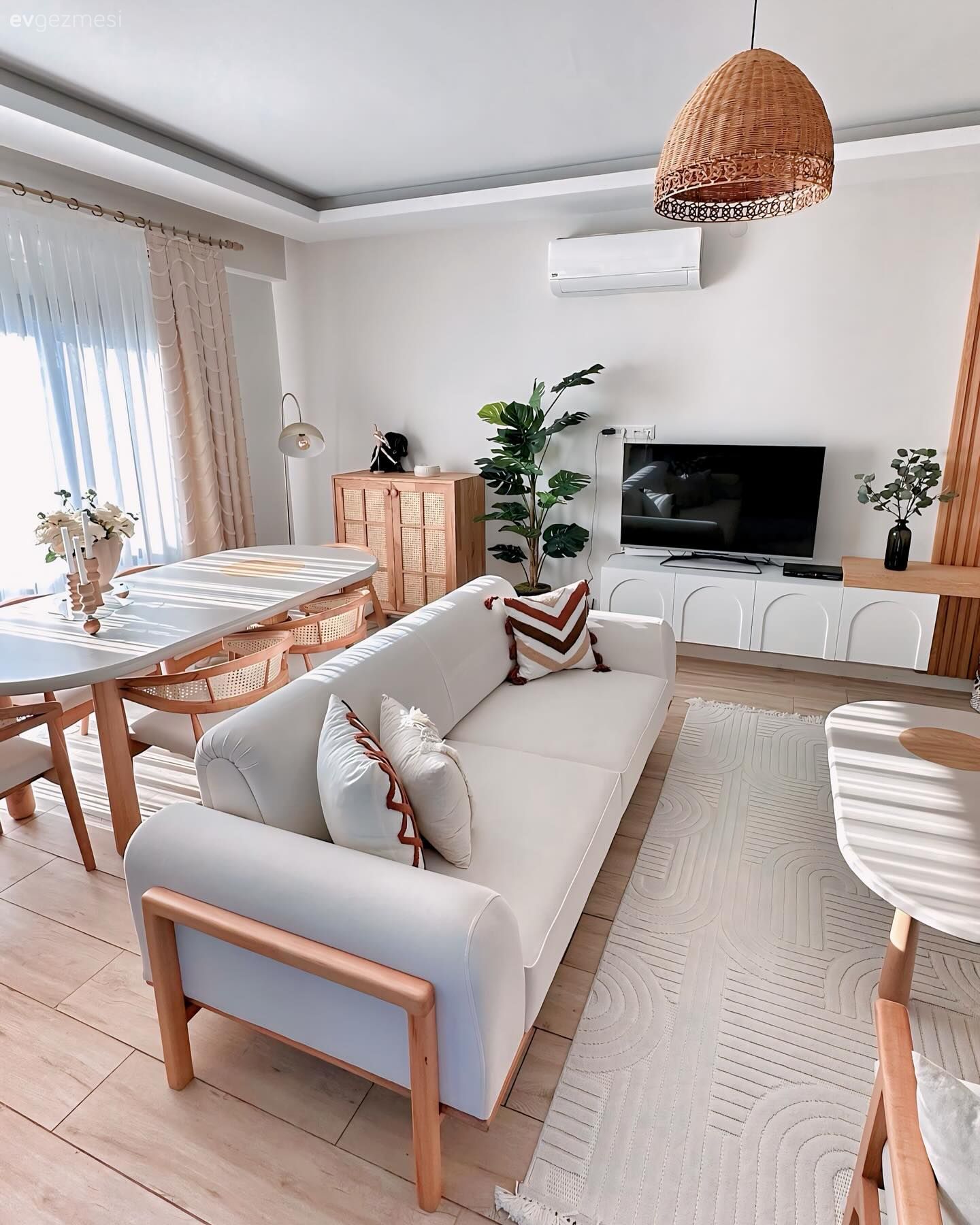 Ev Gezmesi: İki Küçük Çocuk Olsa da Beyaz Aşkından Vazgeçmeyen Bir Dekor!