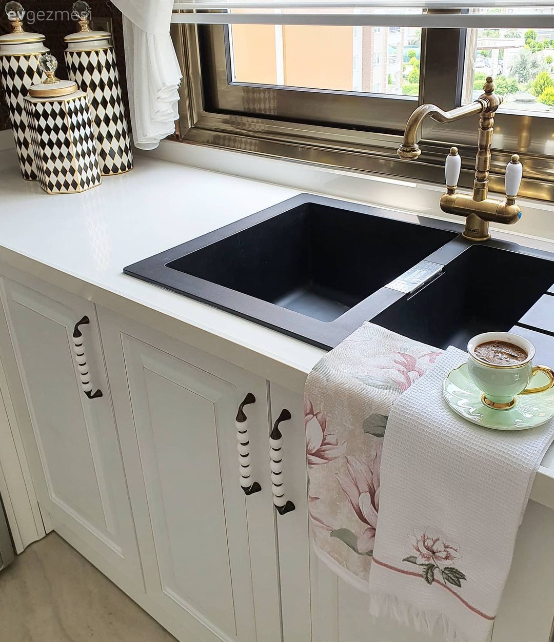 Bu Göz Alıcı Evde Her Oda Ayrı Bir Tarzı Yaşatıyor