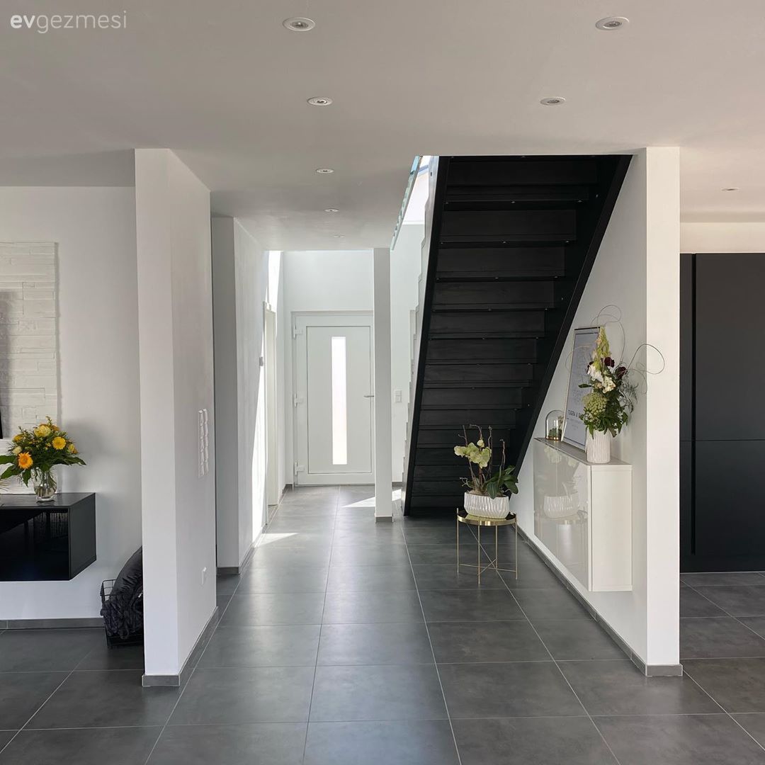 Dubleks evler, Beyaz, Siyah, Antre, Merdiven