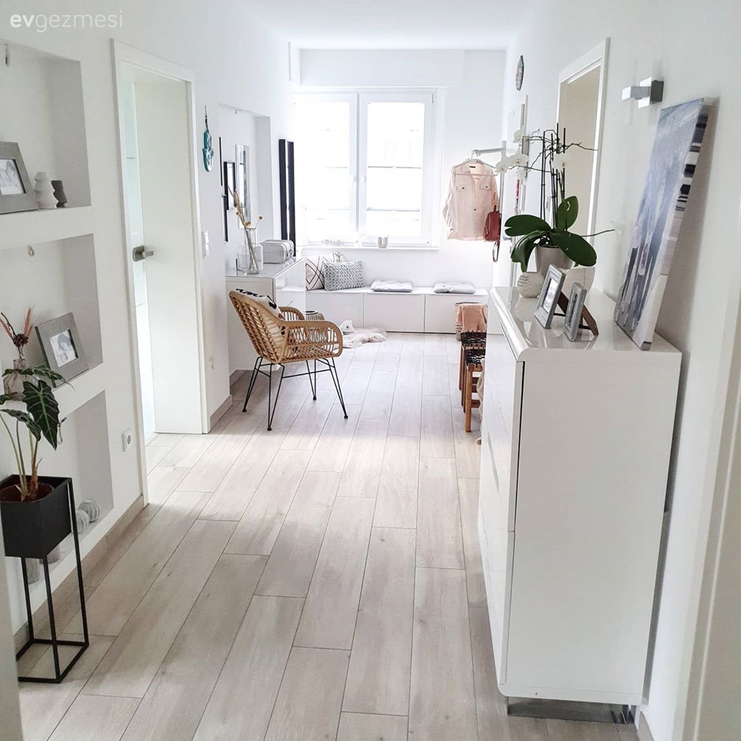 Antre, Beyaz, Hasır sandalye, Bank, Dresuar, Parke, Tablo, Duvar dekorasyonu, Puf, Duvar Nişleri, Çiçeklik, Vazo, Ev Aksesuar